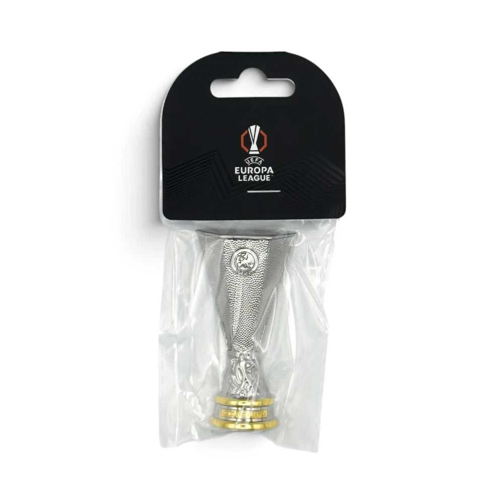 Am Ball 2D-Magnet der UEFA Europa League Trophäe aus Zamak in offizieller Blisterverpackung