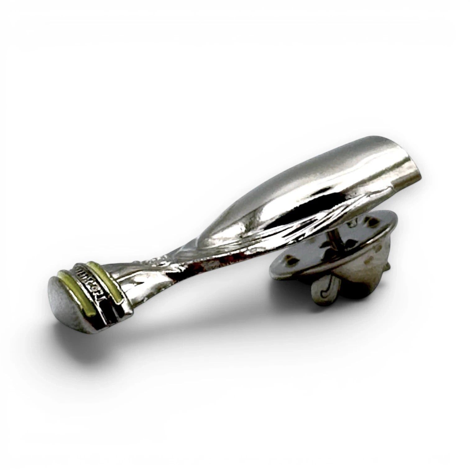 Am Ball UEFA Super Cup Anstecknadel in Trophäenform aus silberfarbenem Zamak mit detailliertem Design
