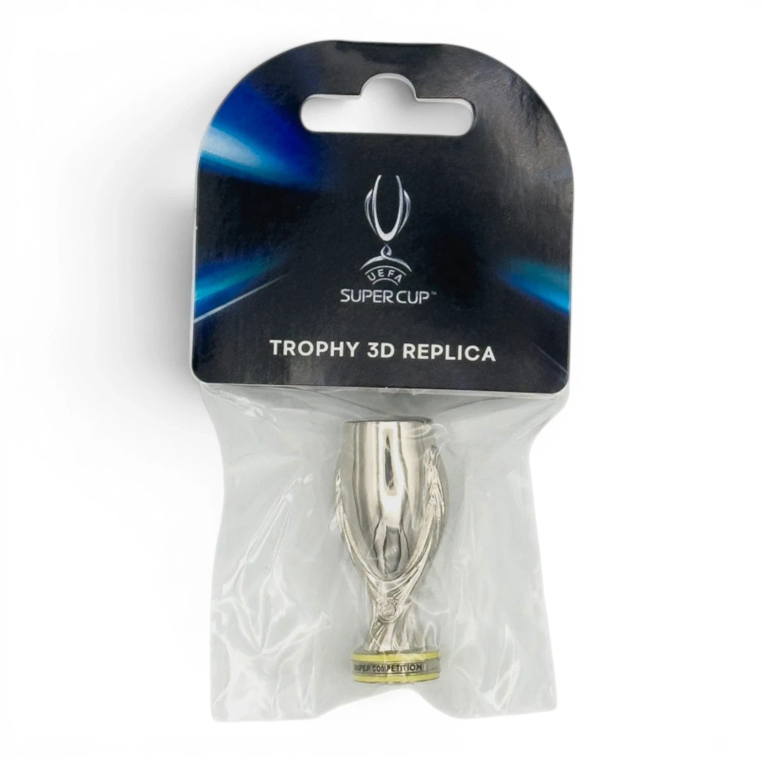 Am Ball UEFA Super Cup Trophäen-Nachbildung aus Zamak in 45mm Größe mit offizieller Header-Karte