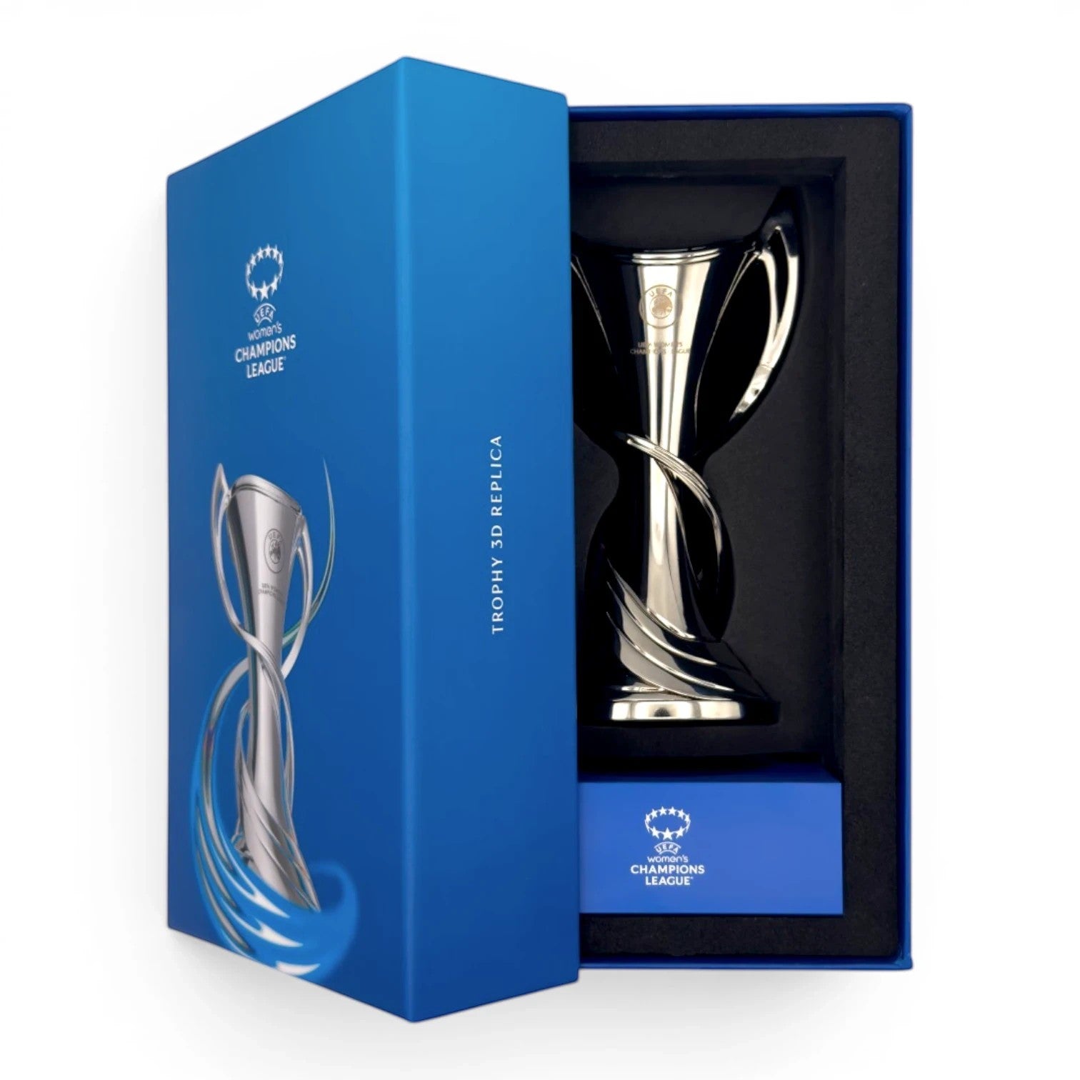 Am Ball UEFA Women's Champions League Trophäen-Nachbildung in silberner Metalloptik mit blauer Sammlerbox