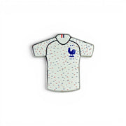 Am Ball Frankreich EM 2019/20 Auswärtstrikot Pin-Abzeichen mit Hahn-Logo und FFF-Schriftzug.