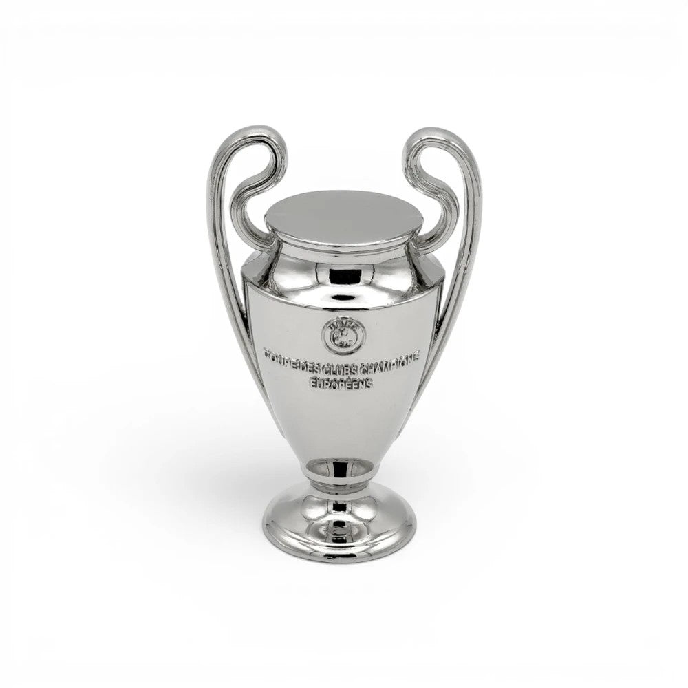 Am Ball UEFA Champions League Pokal-Replik aus Zamak, 80 mm, silberfarben, für Fußballfans.