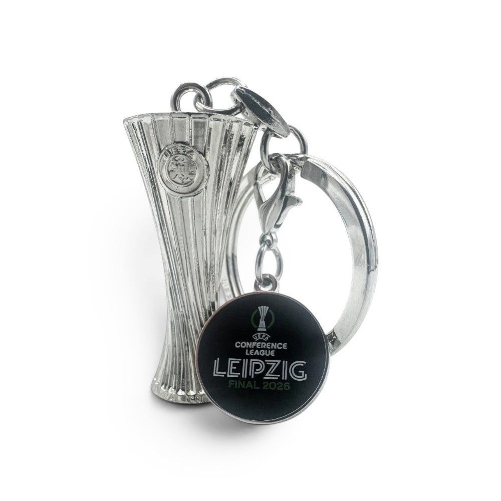 Am Ball UEFA Conference League Schlüsselanhänger Trophäe Leipzig Final 2026 aus Zamak, silberfarben mit schwarzem Anhänger.