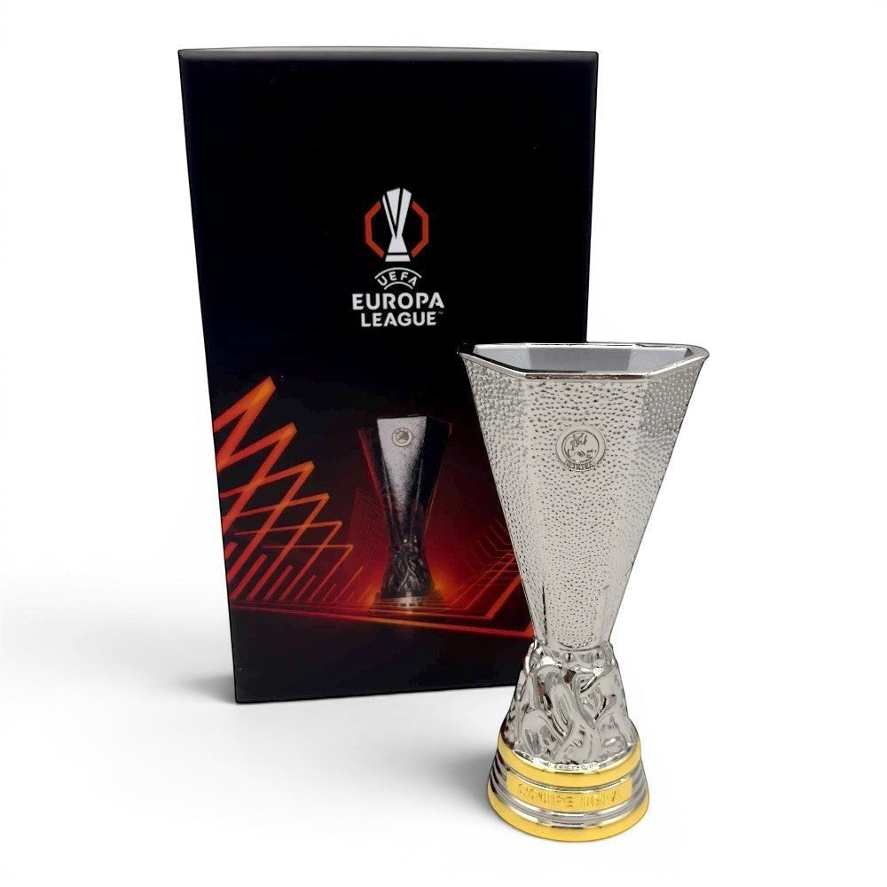 Am Ball UEFA Europa League Pokal-Replik aus Zamak, 150 mm, silberfarben mit goldenem Sockel.