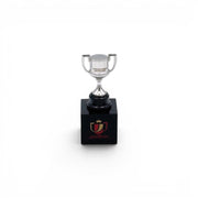 Copa del Rey Pokal-Nachbildung aus Zamak auf schwarzem Holzsockel mit Logo, 45 mm