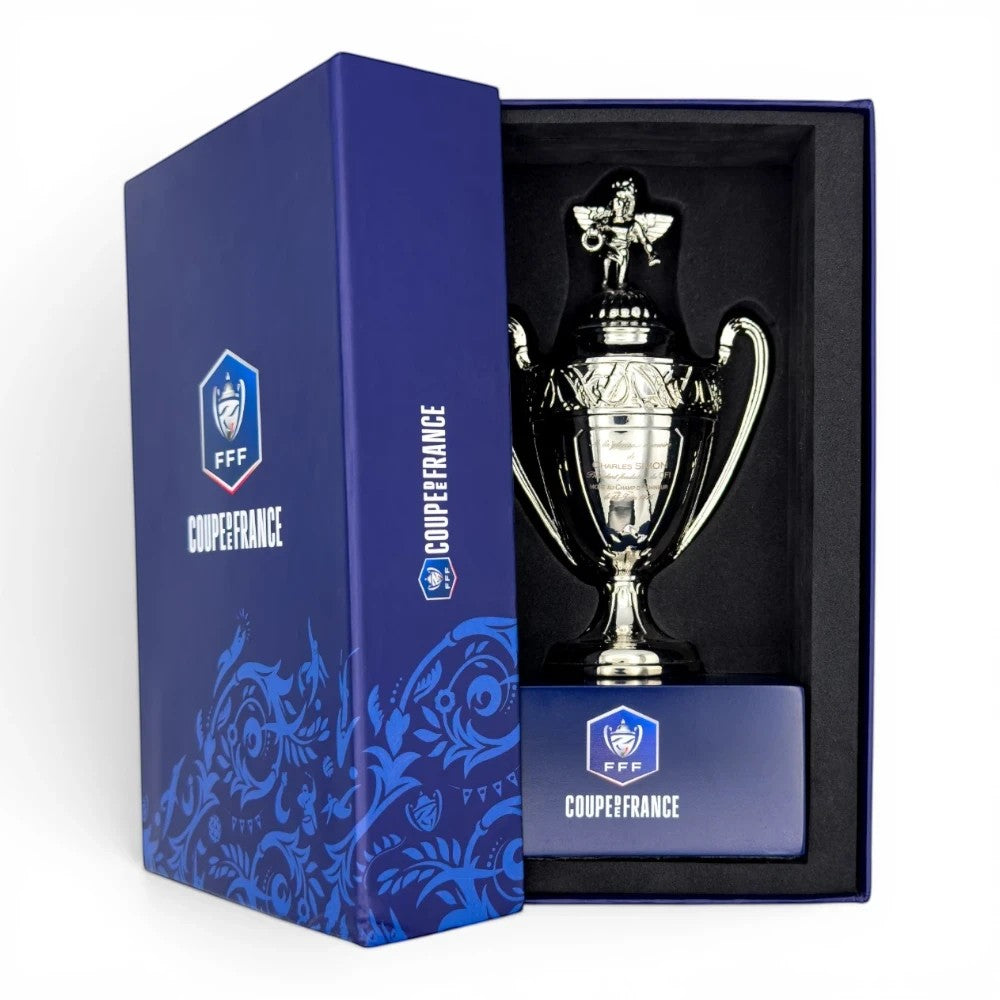 Coupe de France Pokal-Replika aus Zamak auf Acrylsockel in offizieller blauer Geschenkbox