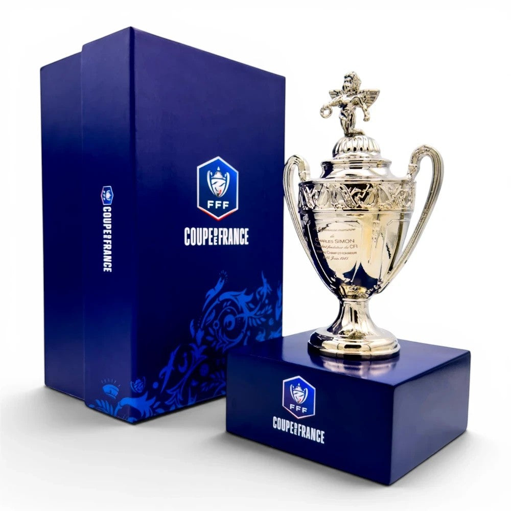 Coupe de France Trophäen-Nachbildung aus Zamak auf blauem Acrylsockel mit offizieller FFF-Geschenkbox