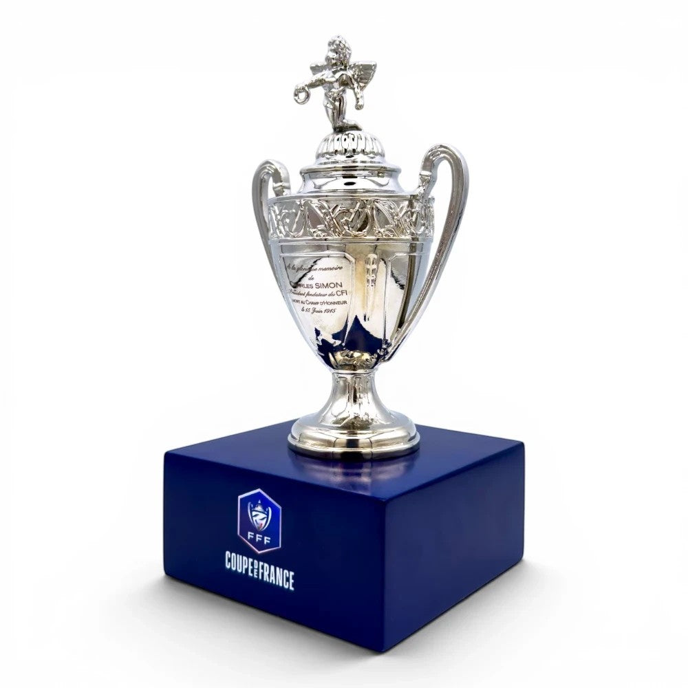 Coupe de France Trophäen-Nachbildung aus Zamak auf blauem Acrylsockel mit FFF-Logo