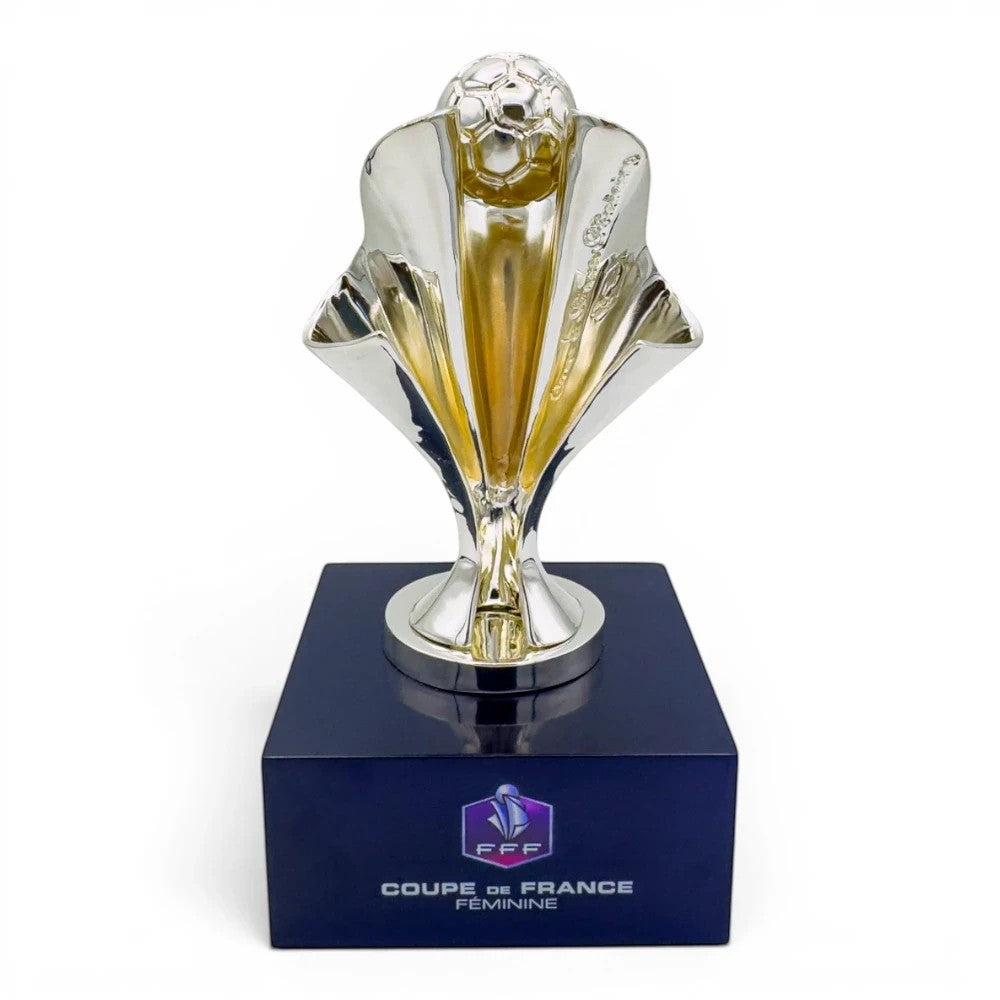 Coupe de France Féminine Trophäen-Replik aus Zamak auf einem eleganten Acrylsockel, 150 mm hoch.