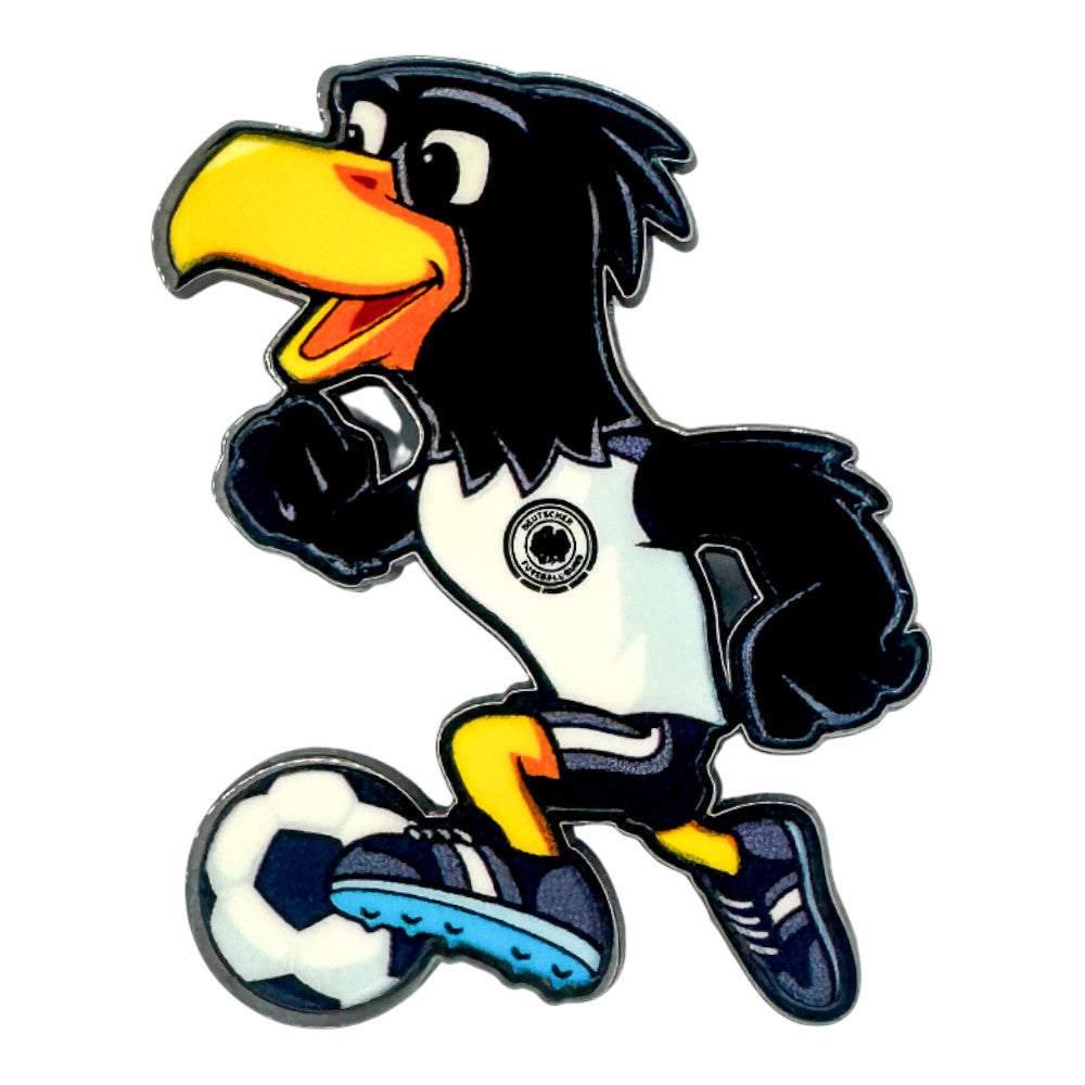 Vorderansicht des offiziellen DFB Maskottchens Paule als Pin-Anstecker