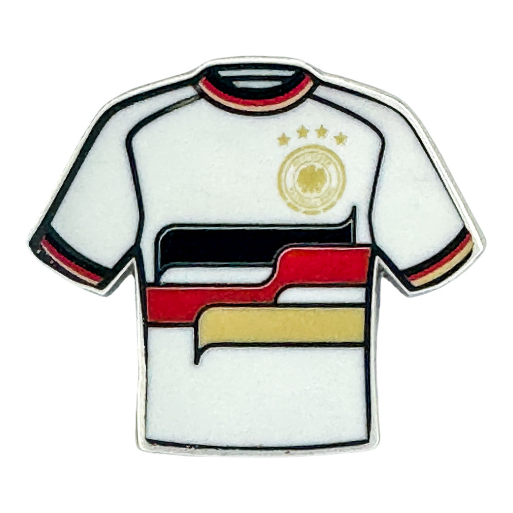 Vorderansicht eines DFB-Trikot-Ansteckpins in Weiß mit vier Sternen und dem offiziellen DFB-Logo
