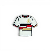 Vorderansicht eines DFB-Trikot-Ansteckpins in Weiß mit vier Sternen und dem offiziellen DFB-Logo