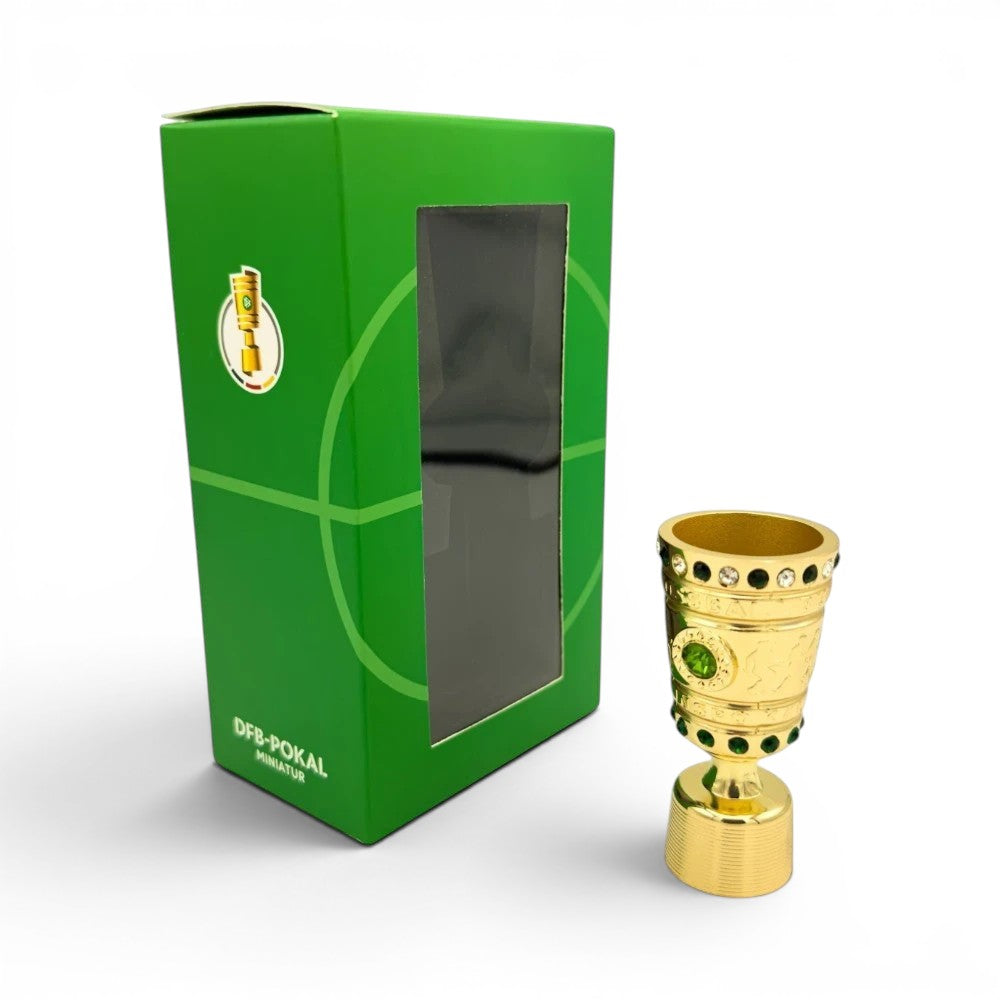 DFB-Pokal Miniatur-Trophäe aus Zamak in Gold mit grünen Details neben der offiziellen grünen Geschenkbox