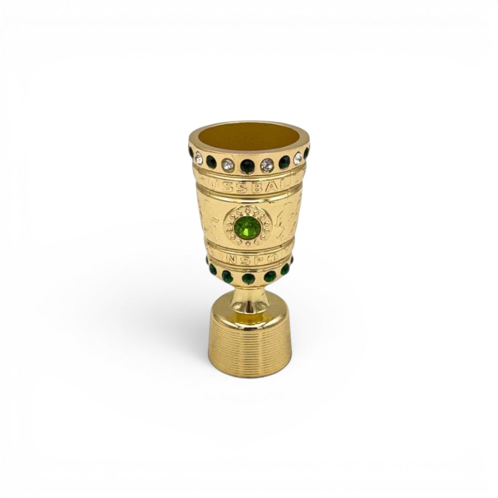 DFB-Pokal Trophäen-Nachbildung aus goldfarbenem Zamak mit grünen und weißen Schmucksteinen, 70 mm groß.