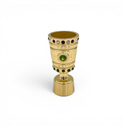 DFB-Pokal Trophäen-Nachbildung aus goldfarbenem Zamak mit grünen und weißen Schmucksteinen, 70 mm groß.