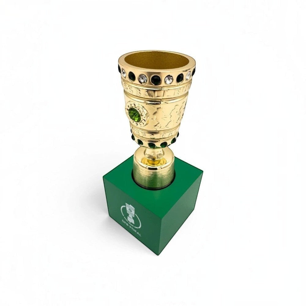 DFB-Pokal Trophäen-Nachbildung aus Zamak mit grüner Acryl-Basis und Schmucksteinen, 70 mm hoch.