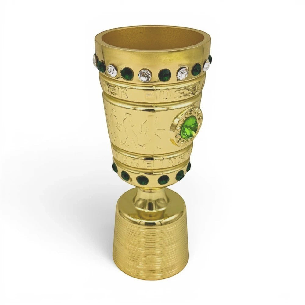 DFB-Pokal Trophäen-Nachbildung aus Zamak in Gold mit grünen Schmucksteinen und detaillierten Gravuren