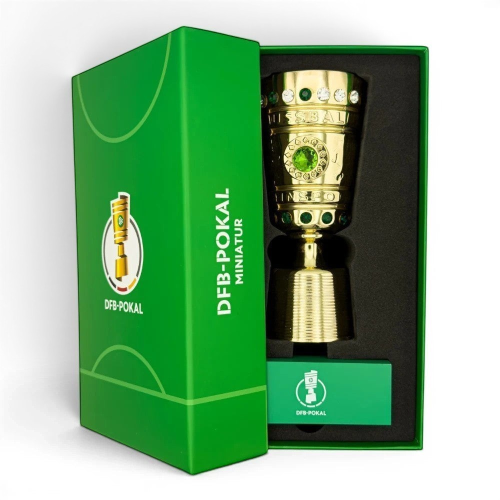 DFB-Pokal Trophäen-Nachbildung in Gold mit grünen Schmucksteinen auf Acrylsockel in offizieller Geschenkbox