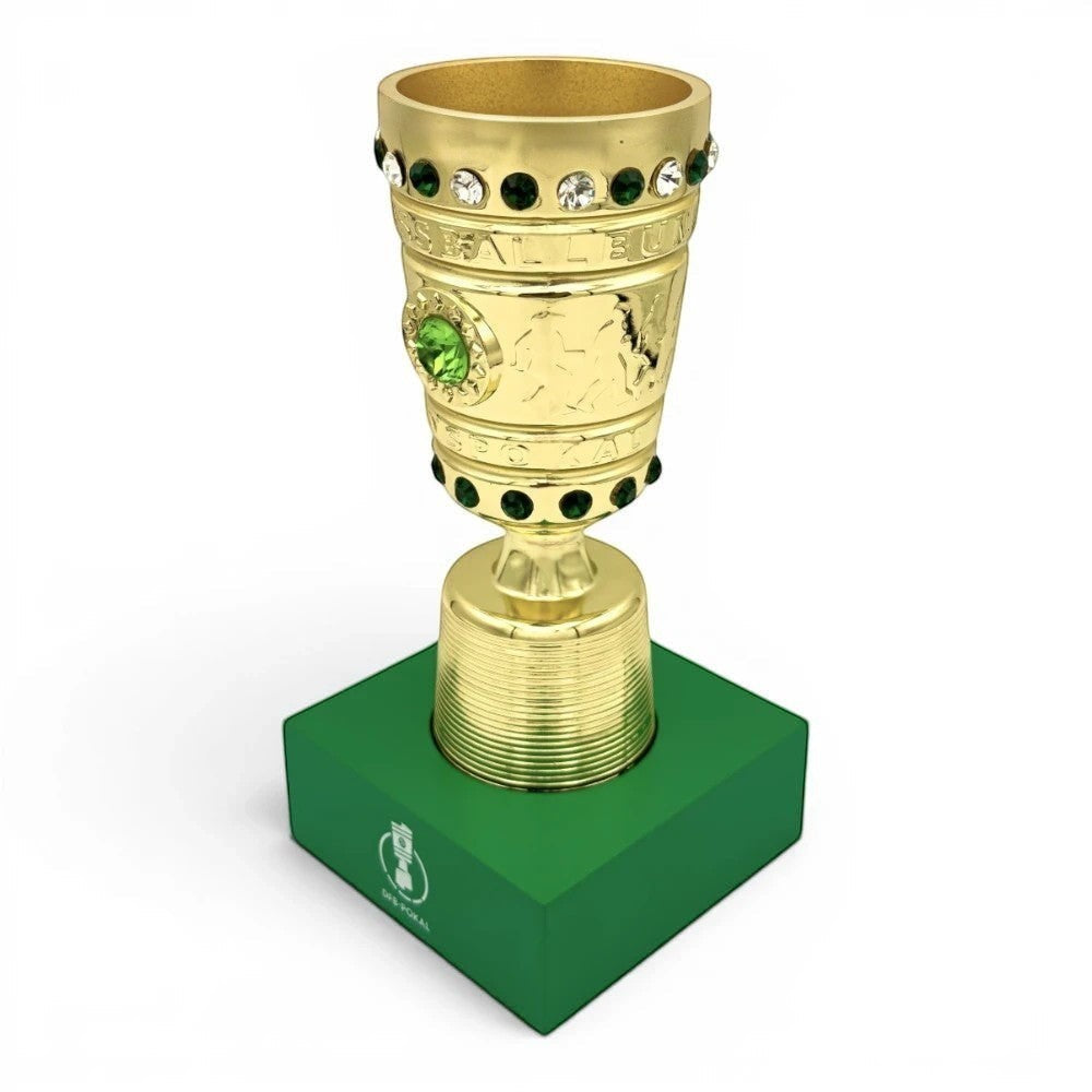 DFB-Pokal Trophäen-Nachbildung in Gold mit grüner Acryl-Basis und verzierten Schmucksteinen