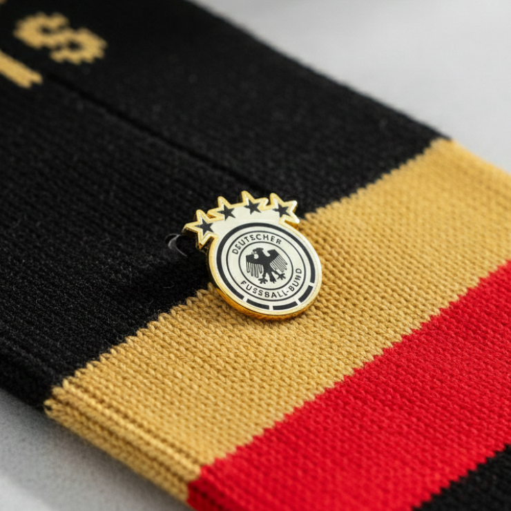 DFB Ansteckpin Logo schwarz-weiß aus Metall – offizielles Lizenzprodukt des DFB