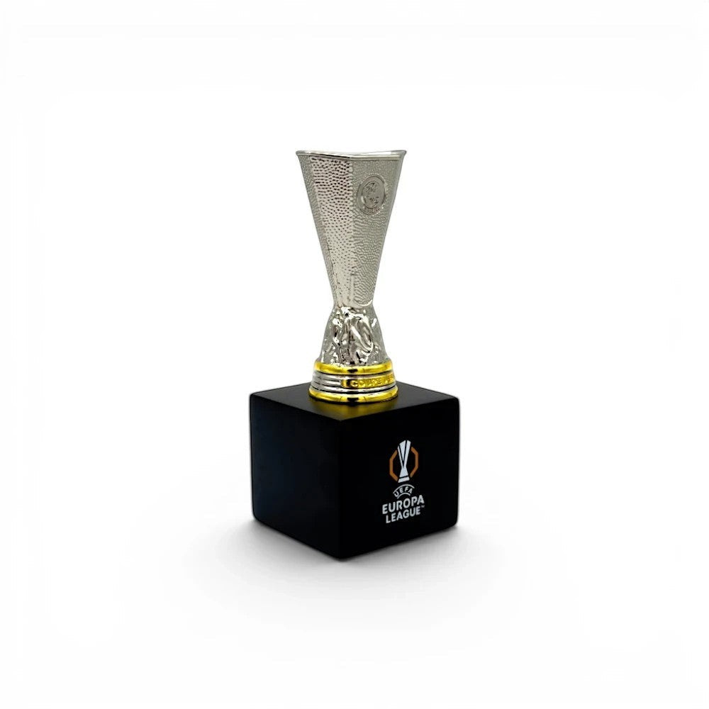 UEFA Europa League Trophäen-Nachbildung aus Zamak auf einem schwarzen Holzsockel mit offiziellem Logo