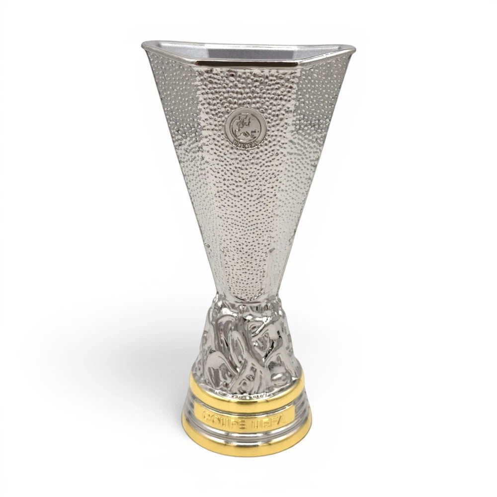 UEFA Europa League Trophäen-Nachbildung aus Zamak, 150 mm hoch, silberfarben mit goldenem Sockel.