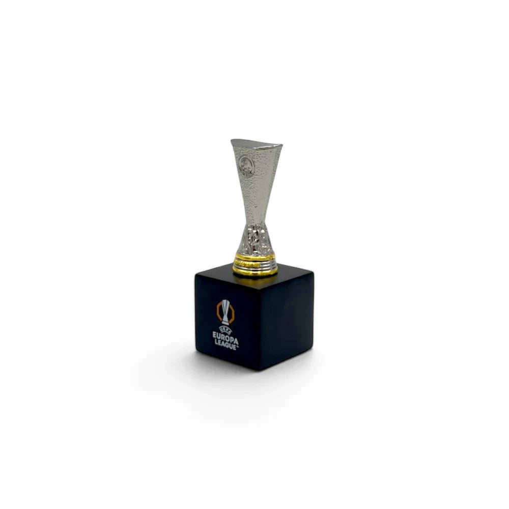 UEFA Europa League Trophäen-Nachbildung aus Zamak auf einem schwarzen Holzsockel mit Logo-Detail