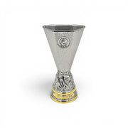 UEFA Europa League Trophäen-Nachbildung aus Zamak, 80 mm hoch, in silberner und goldener Optik.