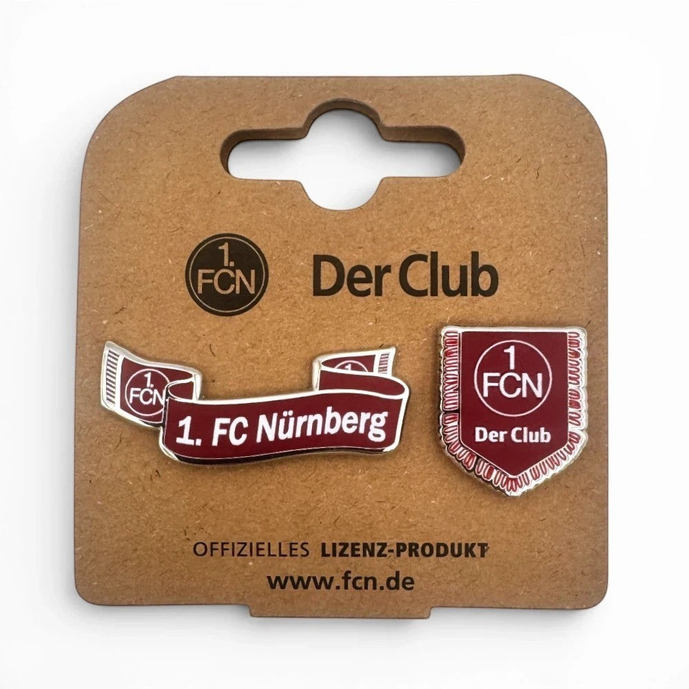 2er-Set Pin mit 1. FC Nürnberg Wimpel und Schal Motiv in Rot und Weiß auf Kartonverpackung