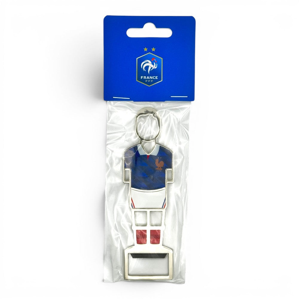 FFF Flaschenöffner im Design des französischen WM 2026 Heimtrikots, aus Zamak und Emaille, mit Magnet.