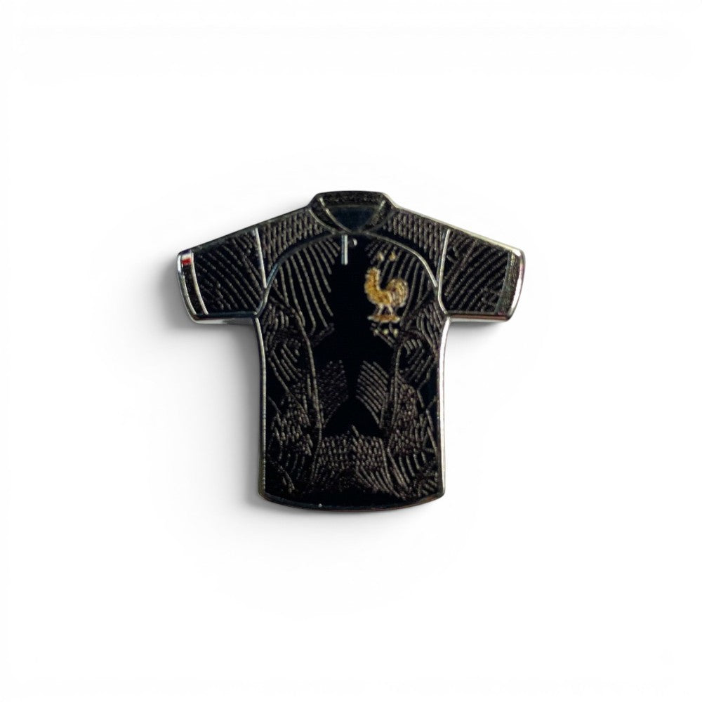 FFF Pin Badge Jersey Home 2022/23 aus Zamak und Emaille, schwarzes Fußballtrikot-Design mit goldenem Hahn.