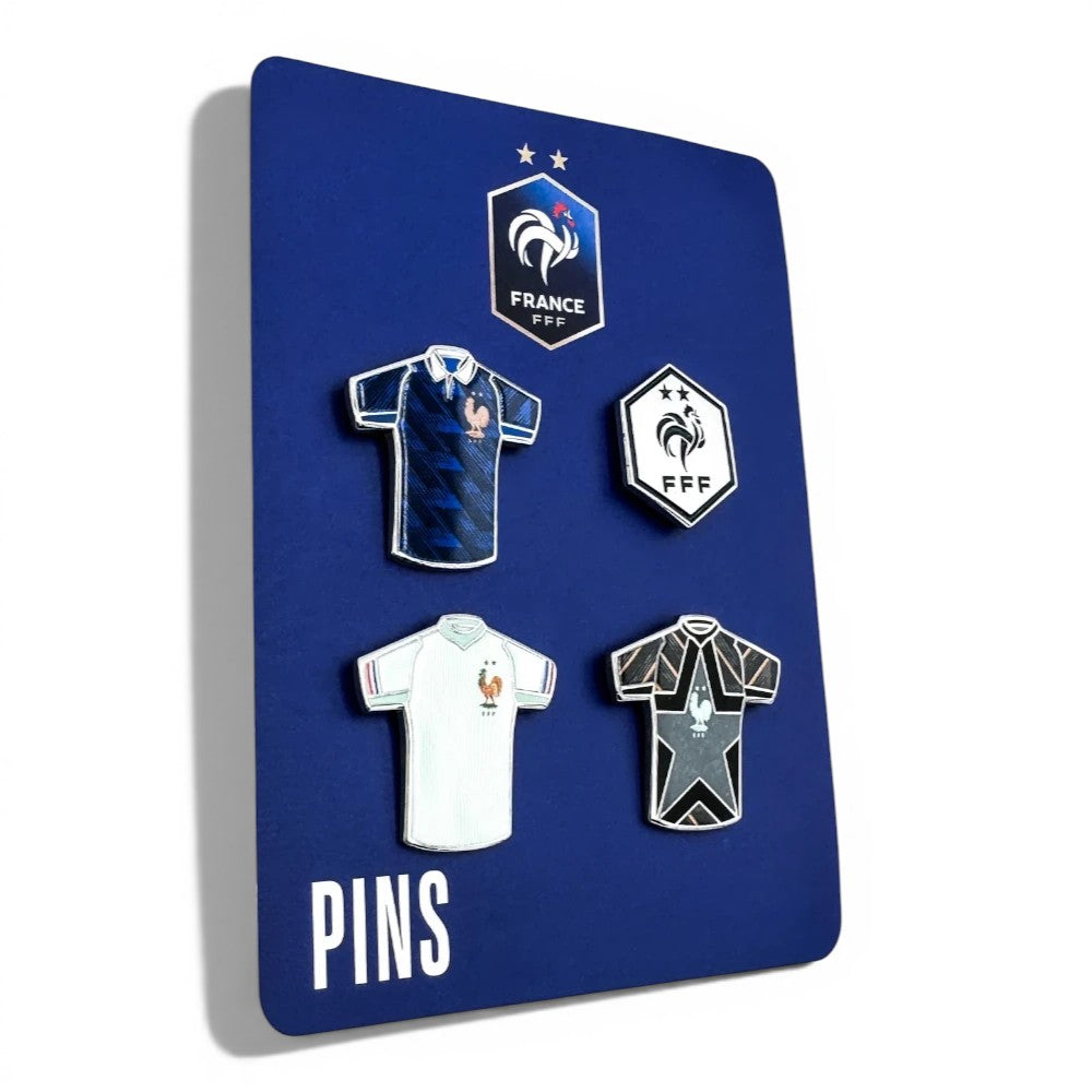 FFF-Pin-Set mit 3 Trikots (Heim, Auswärts, Drittes) in Zamak und Emaille für die WM 2026.