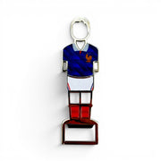 Flaschenöffner in Form eines Frankreich-Trikots mit blauem Design und Hahn-Logo, magnetisch