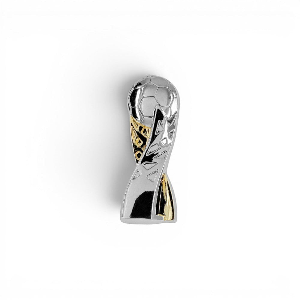 Franz Beckenbauer Cup Pin Badge aus silber- und goldfarbenem Zamak mit detailliertem Trophäen-Design