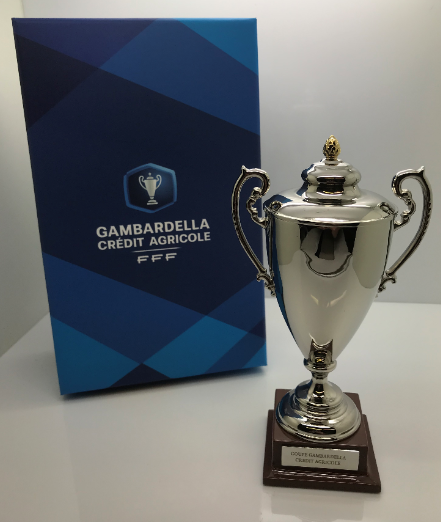Coupe Gambardella – Pokal auf Holzsockel (150 mm)