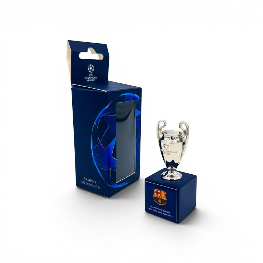 UEFA Champions League Pokal-Replika 45mm aus Zamak auf Holzsockel mit FC Barcelona Gravur in Geschenkbox