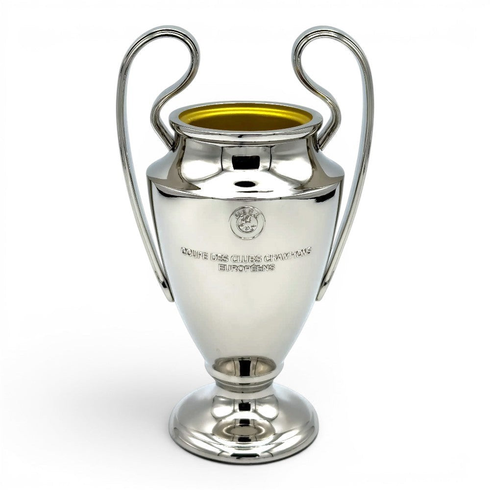 Officially licensed UEFA Champions League Trophy Replica, 150mm, silberfarben, mit Henkeln und goldfarbenem Innenraum.