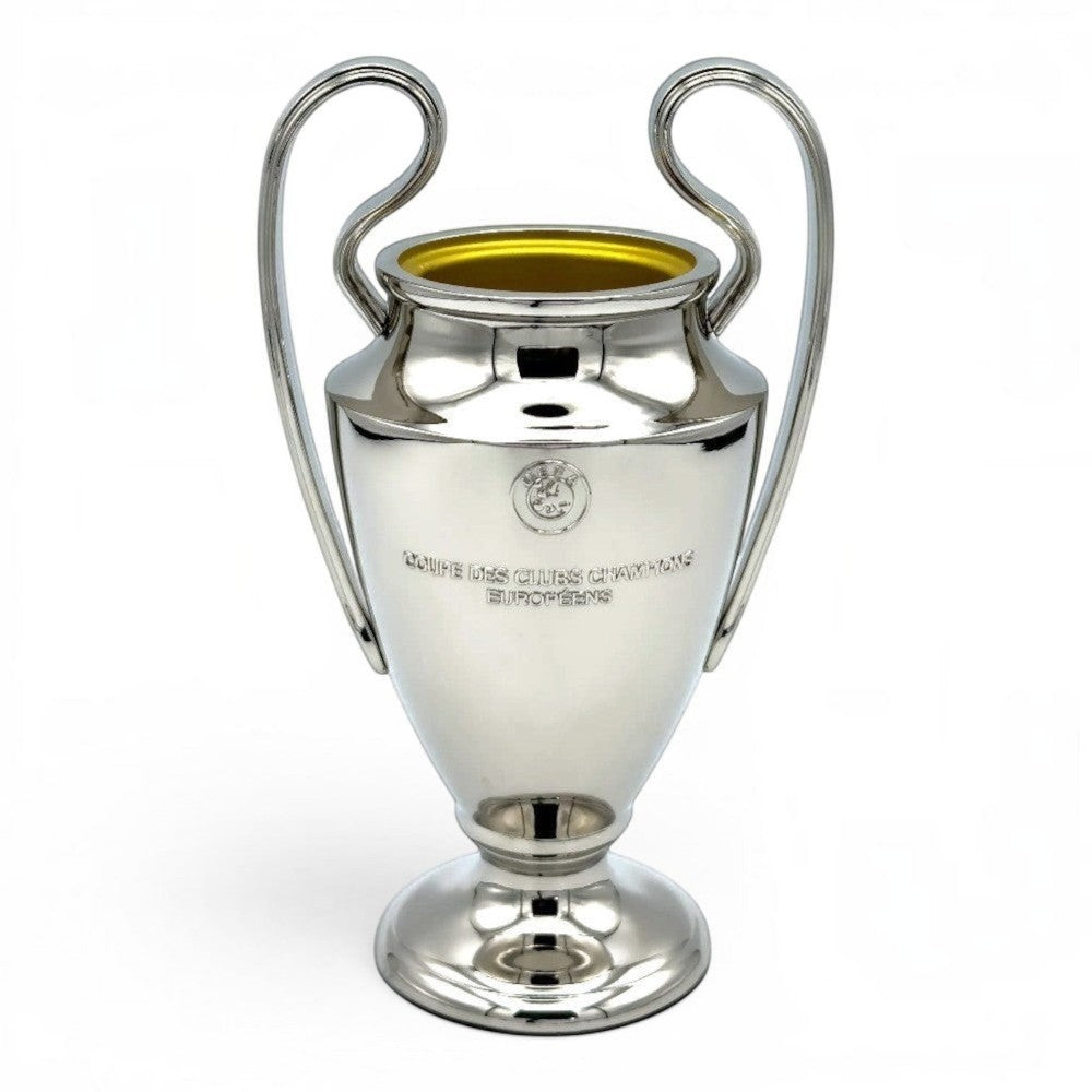 Officially licensed UEFA Champions League Trophy Replica, 150mm, silberfarben, mit Henkeln und goldfarbenem Innenraum.