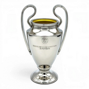 Officially licensed UEFA Champions League Trophy Replica, 150mm, silberfarben, mit Henkeln und goldfarbenem Innenraum.