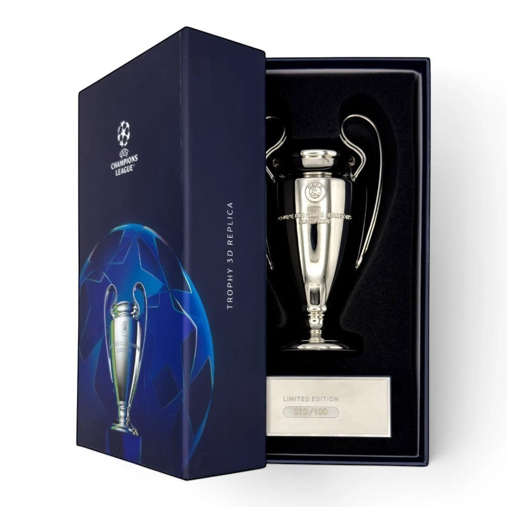UEFA Champions League Pokal-Replik 150 mm, Zamak, auf Acryl-Sockel Gravur, limitierte Edition. Am Ball