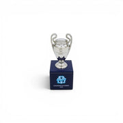 UEFA Champions League Trophäen-Nachbildung aus Zamak auf einem blauen Holzsockel mit Olympique Marseille Logo.