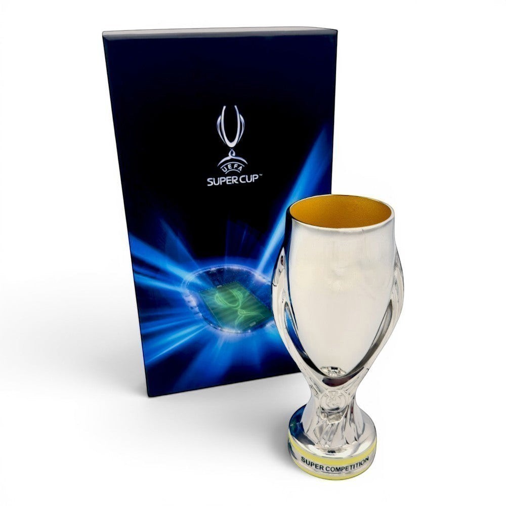 UEFA Super Cup Trophäen-Nachbildung aus Zamak, 150 mm hoch, mit offizieller Geschenkbox.