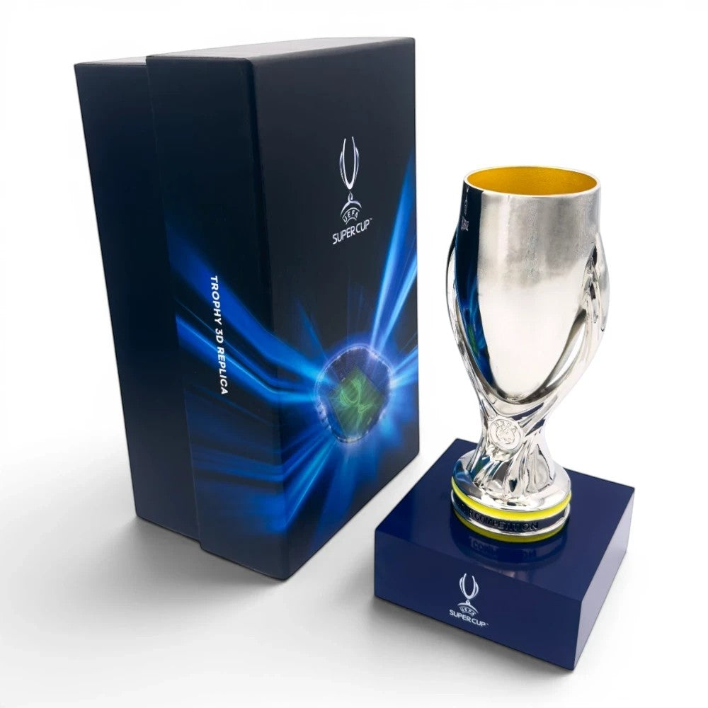 UEFA Super Cup Trophäen-Nachbildung aus Zamak auf einem eleganten Acrylsockel mit offizieller Geschenkbox