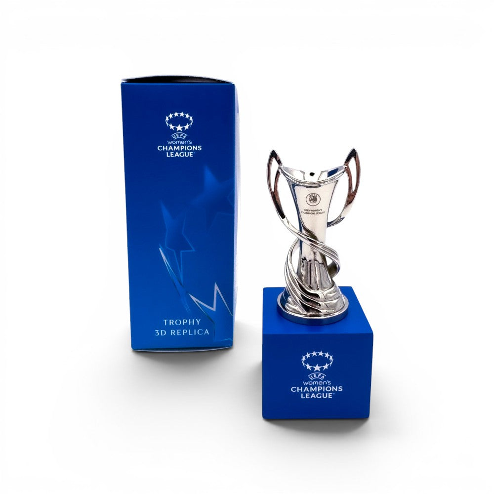 UEFA Women’s Champions League Trophäen-Replika (70 mm) in Silber auf blauem Holzsockel mit Geschenkbox.